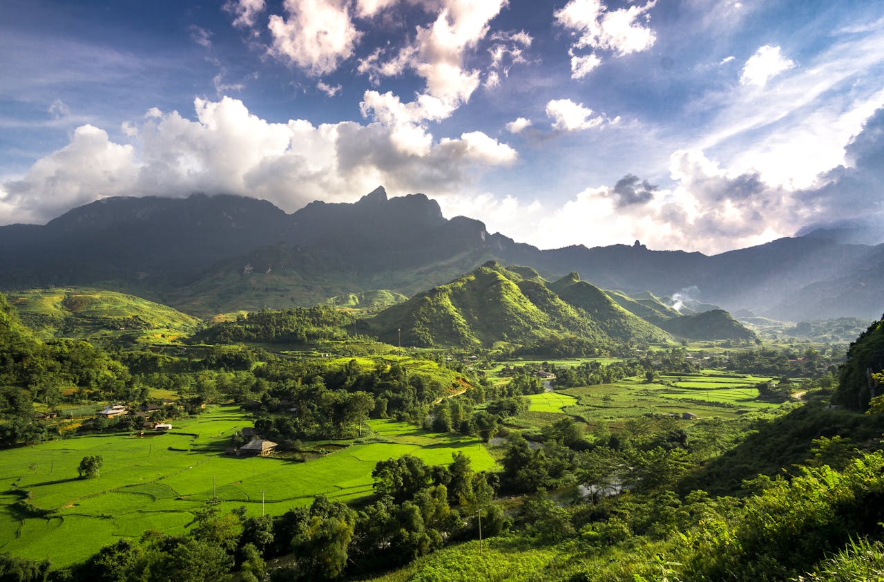 gallery-02 Explore the lush green landscapes and rolling hills of Hà Giang under cloudy skies.